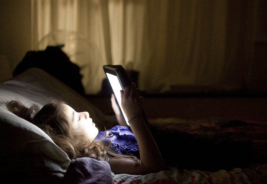 工作时间|只要晚睡就一定不健康吗?睡眠不足才是关键问题