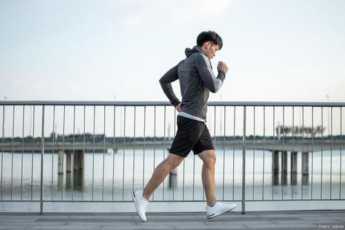 热身|跑步时太痛苦，怎么坚持？热身、一开始跑慢些、跑后拉伸，试试看