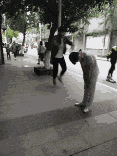 瓷砖|搞笑GIF：大哥，瓷砖不是这样贴的，我一个外行都看不下去了