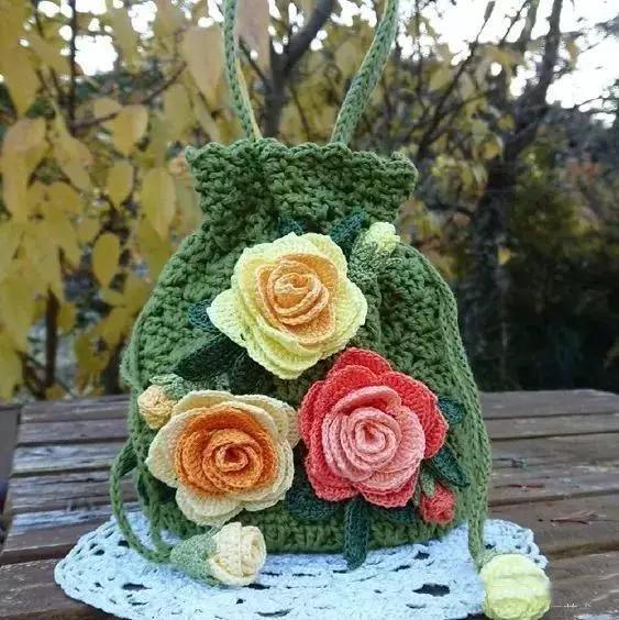 小花片 55款超美的钩花包包,只要会钩不同的花,拼缝在一起,就能做出