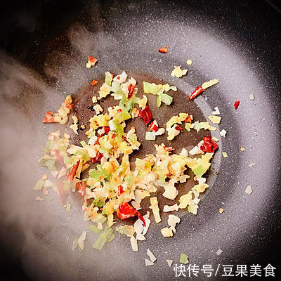 炒豆芽|冬日滋补不上火，这道「减肥菜谱」炒豆芽你需要拥有