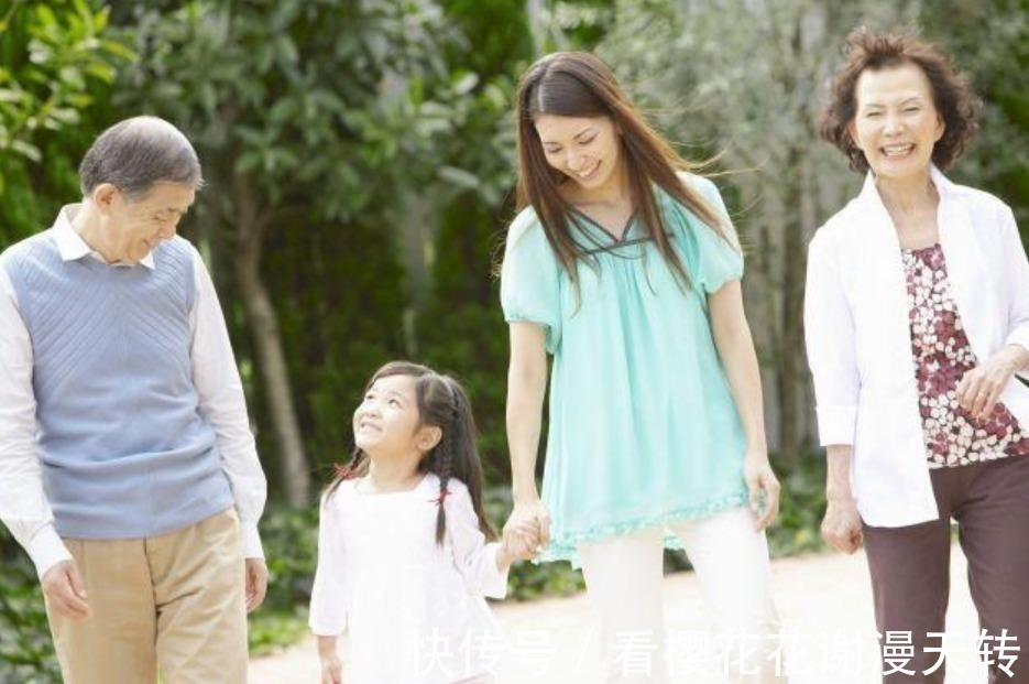 学习习惯|老人带娃好不好这三种老人带出的孩子,不仅聪明,情商也很高