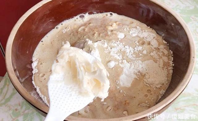 发面万万别只用酵母粉,多加这2样,馒头暄软劲道,比蛋糕还好吃