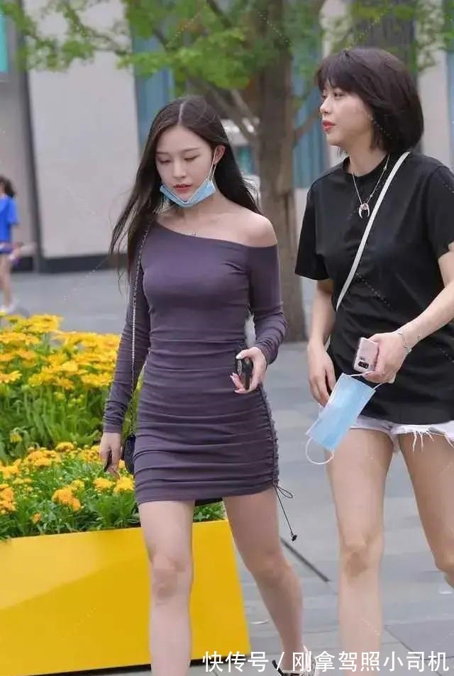 运动鞋 穿包臀裙却搭配运动鞋,这种穿搭实在让人不敢恭维!