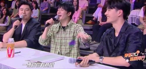 王一博太調皮被誤會,“不滿”選手砸話筒彈飛筆,藏在本后太可愛