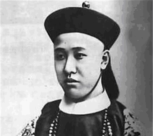 多尔衮|清朝最特殊官职,权力大过皇帝,296年来仅2人任职,和珅都没资格