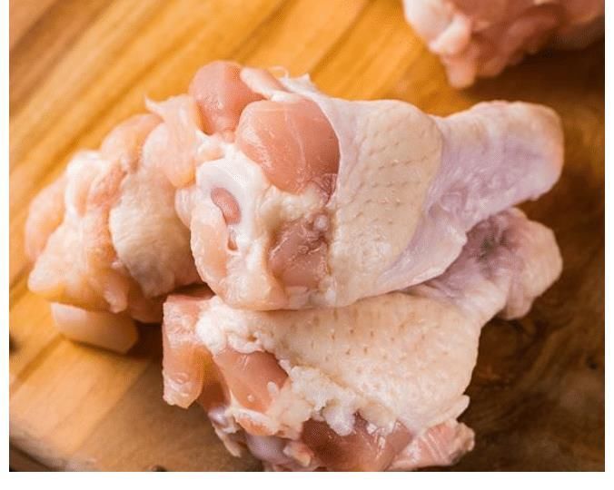 超市里7元1斤的冻鸡腿都是从哪来的?到底有没营养?导购员说漏嘴