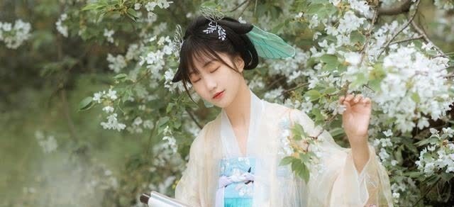 嚣尘#点绛唇·词:暮色欺红瘦。冰冷酒。折弦枕袖,半盏伤心透