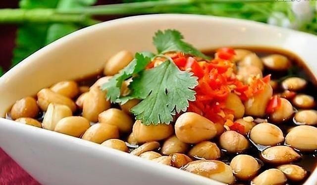 教你“生腌花生米”技巧，比油炸还爽脆，好吃不油腻，做法也简单！