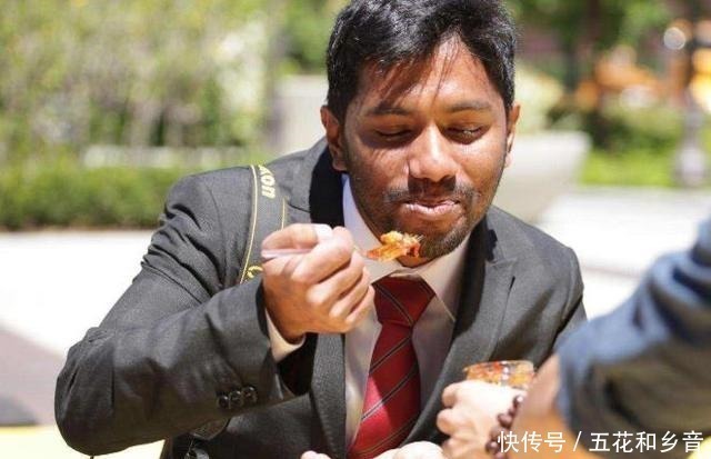 老干妈|老干妈的5种新吃法，拌面拌饭太普通，图9让吃货们“眼前一亮”
