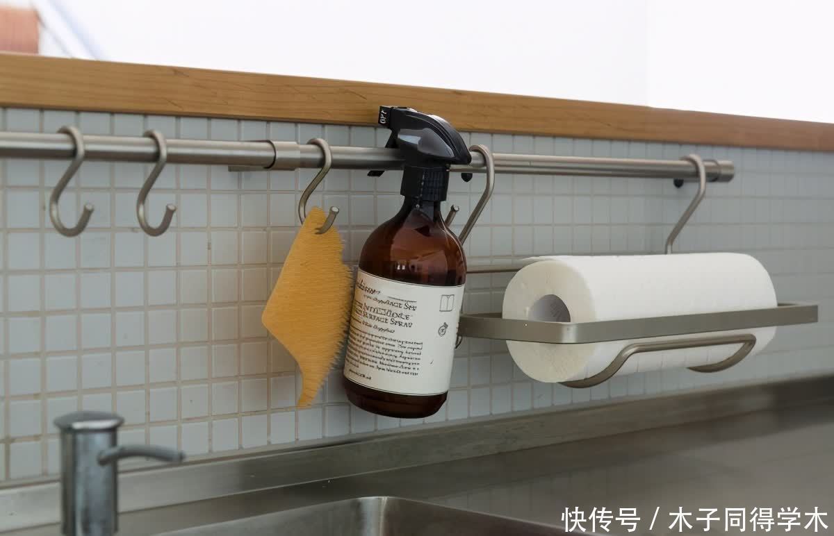 挂杆|也就日本主妇能想到,岛台抬高30cm走圈挂杆,厨房多2㎡收纳