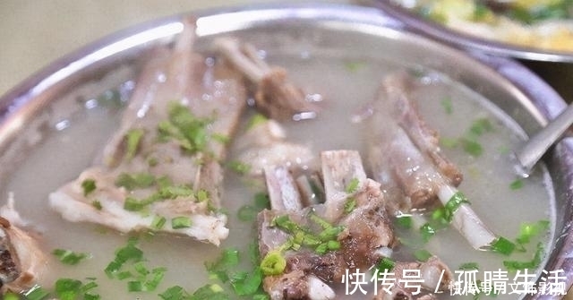 炖羊肉，记得放“1红1白1黄”，肉嫩无膻味，羊汤清亮又好喝