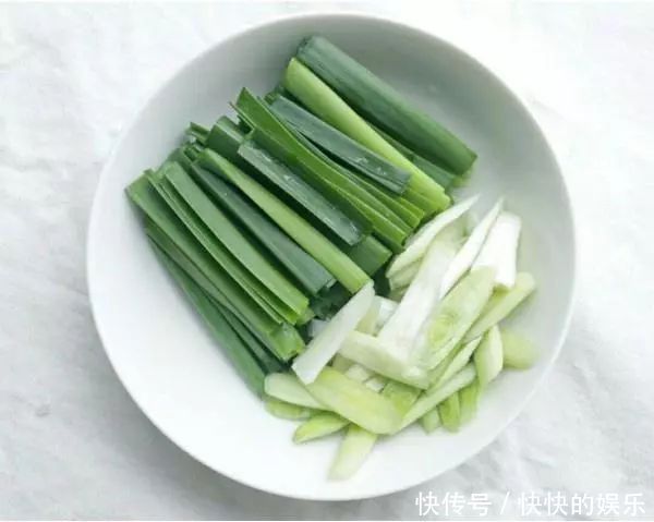 回锅肉,这样做才好吃色泽红亮,肥而不腻