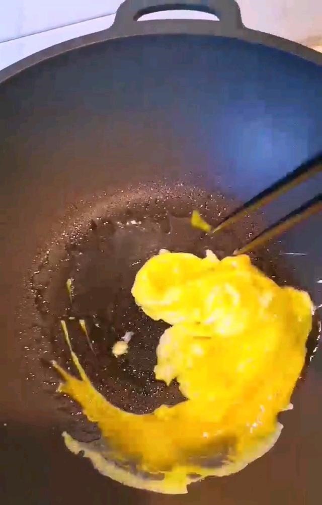 鸡蛋和此物天生一对,做法简单,隔三差五做给孩子吃,营养到位