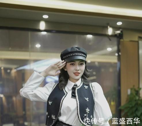 王钟瑶|最美裁判王钟瑶晒照,28岁的她依然很稚嫩,还是萨拉赫铁杆粉丝!