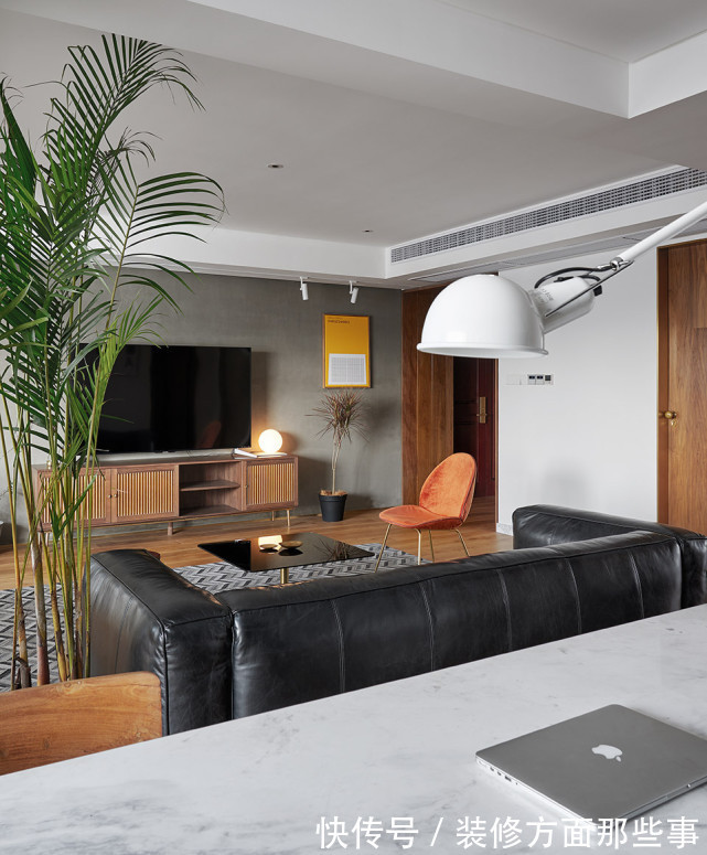 软装|66平简约风二居室墙面黑白灰，搭配软装莫名和谐