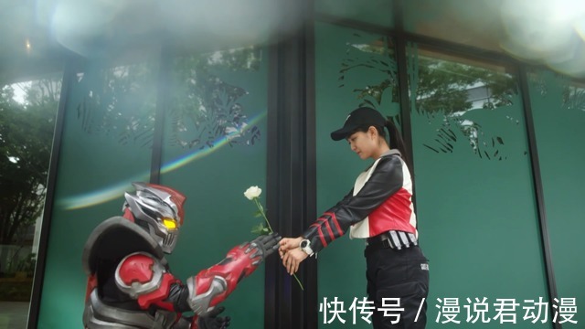 达贡|特利迦18:黑暗巨人中招,两位变成恋爱脑,只有希特拉姆关心事业