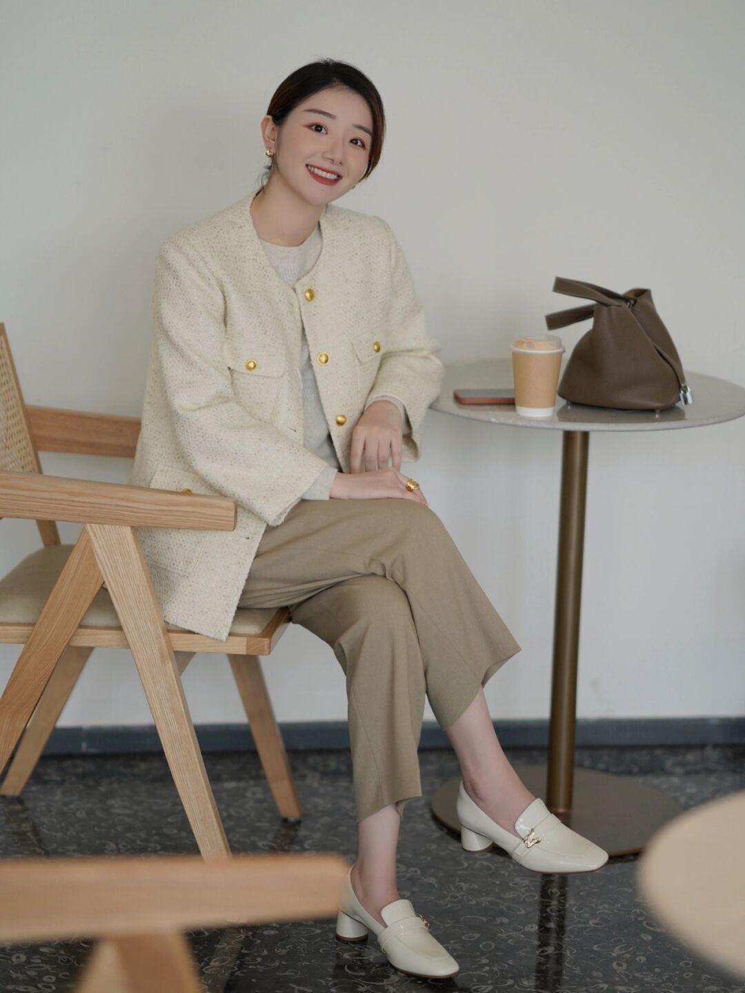 高级感 春天不知道怎么穿?小香风外套这样搭,普通人也能美出明星范