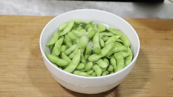 豆粒|煮毛豆，很多人第1步就错了！难怪毛豆变色发黄，还不入味~