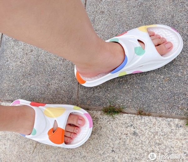 ev生活好物 篇二:咕咚运动舒缓拖鞋太适合运动后穿了,穿上,整个身心得到放松