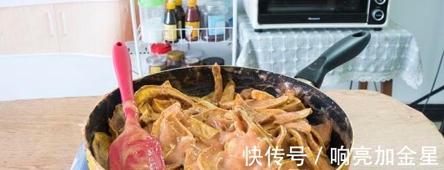 白玉粉|“秋天到,南瓜俏”,今天用南瓜做一道零食,做完以后,分分钟吃没!