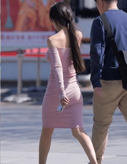 高跟鞋|小姐姐出门逛街,焦点全部在她的衣服扣子上了,真怕一下全崩开了