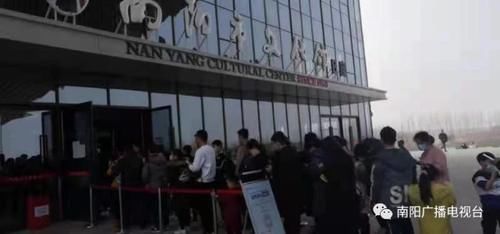 中年|新年第一天，南阳各大景点游人如织!