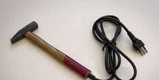 插座@31个“奇葩”的沙雕设计,设计师怕是脑袋进水了吧