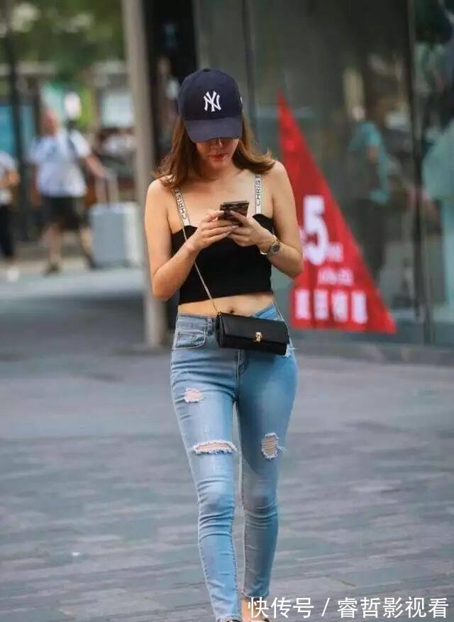 前卫|自带时尚的牛仔裤，穿出十足女神范，有种欲说还休的美！