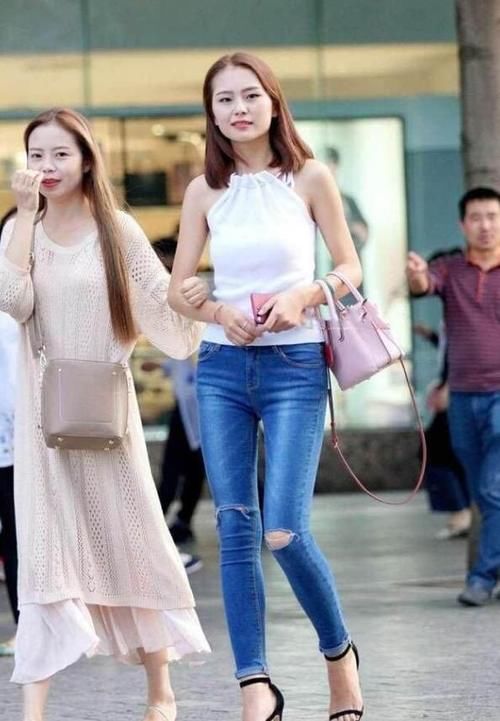 身材|紧身牛仔裤小姐姐，身材展现的优雅迷人！时尚！