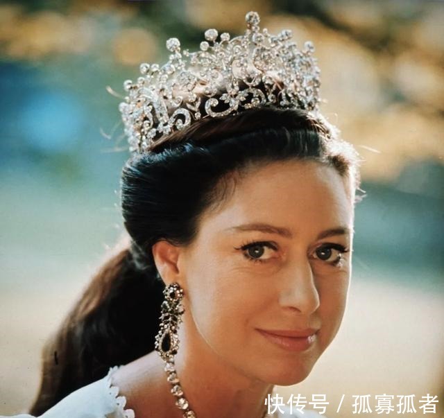 吊坠&那么重的耳环为什么却成为了王室女性的最爱!