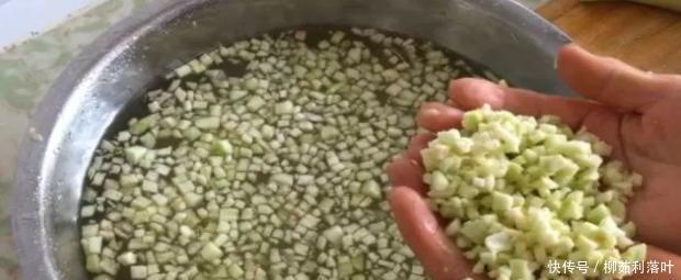 肉馅|调饺子馅时,不要再放酱油了,这么做,饺子又香又好吃!