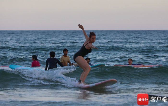 李昊|浪尖上起舞、山海间飞扬 全国媒体团走进万宁日月湾