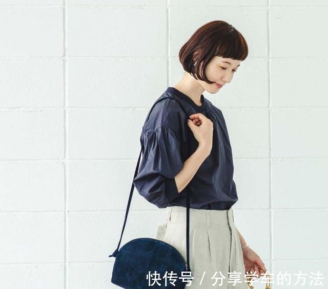 主妇 日本主妇的“极简风”搭配,运用“黑白灰”,穿搭出一身高级气质!