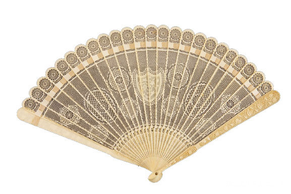 500年前的一把中国折扇,如何让一个意大利女人成为法国皇后