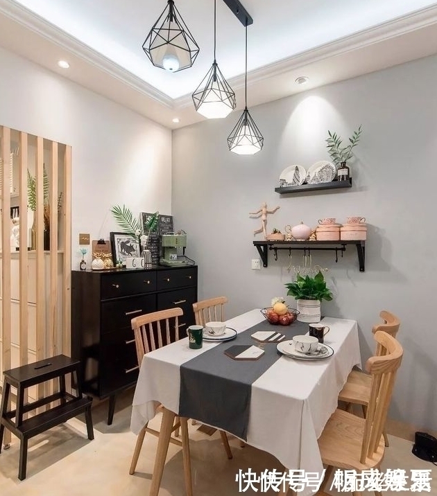 闺蜜|参观闺蜜的98㎡小三居,衣帽间的布置很高级,打开柜门后让我心动