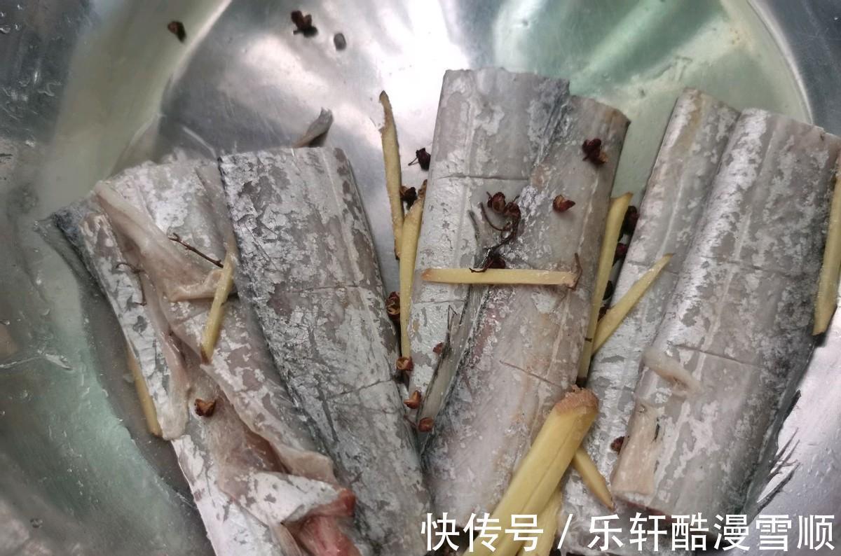 万能的酸汤菜肴酸汤带鱼,酸香味美,鲜嫩多汁,营养又美味