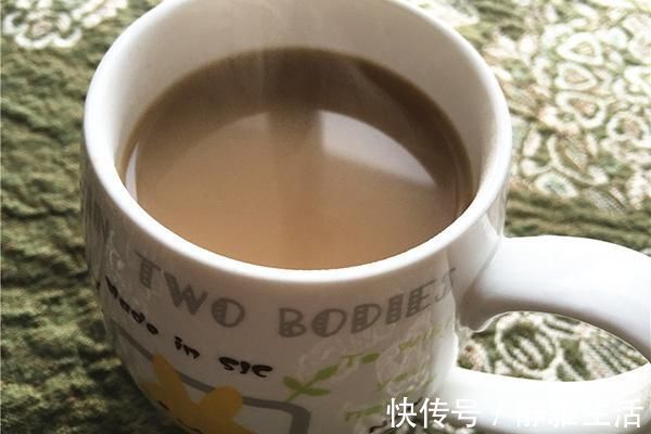 雌激素|女性过了45岁，雌激素水平降低，提醒：4种食物不适合多吃了