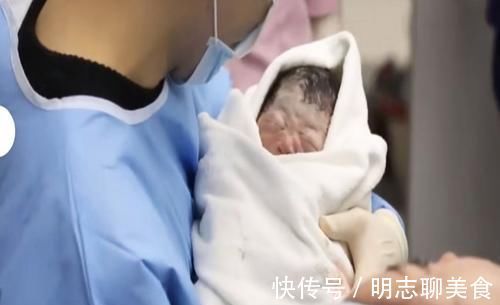 宝爸|得知老婆生了女儿,产房外爸爸的反应引人注目,网友:太真实了