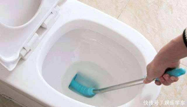 马桶刷得勤快还是容易脏,水箱加点“精”,马桶天天像新的!