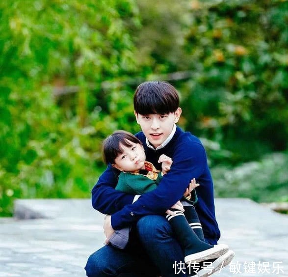 鄧倫小山竹再合體，鄧倫一個姿勢引爭議，粉絲未來老婆會吃醋