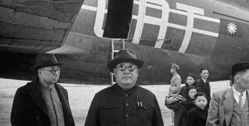 回国|他带着7.5吨黄金逃到美国，和3个老婆挥霍一生，晚年却想回国