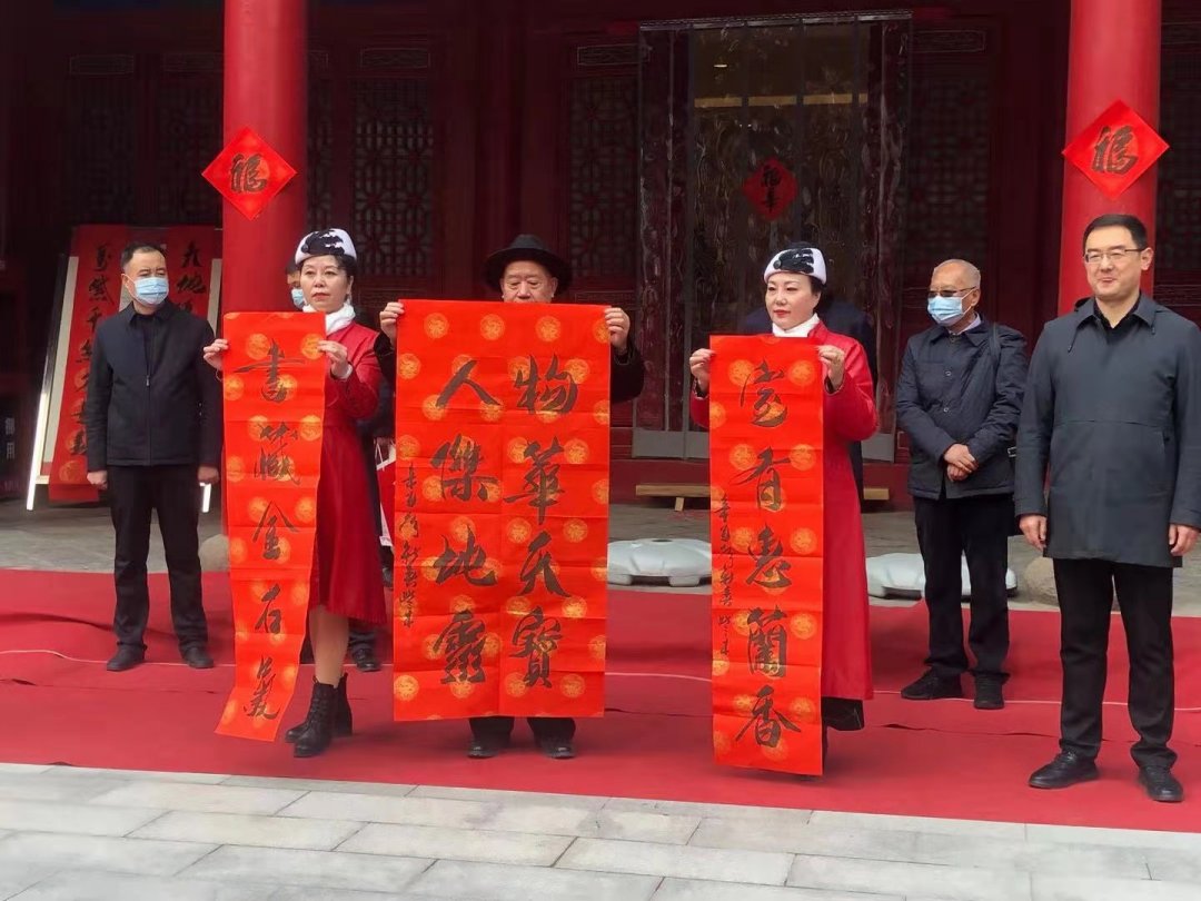 导游甘肃丨“红红火火过大年”——兰州文旅送福送春联活动在兰州市博物馆举行。