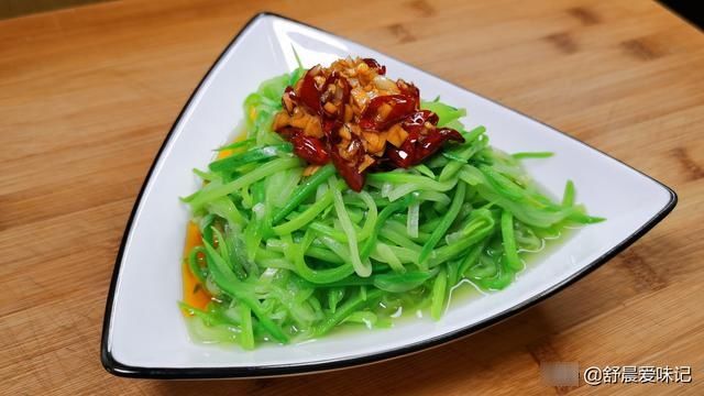 西葫芦这样做太好吃了，不用炒不用炖，清香开胃，天天吃都不腻