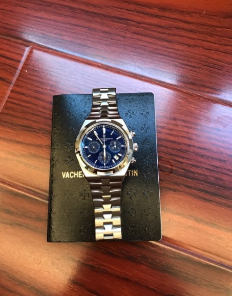 江诗丹顿纵横四海新版5500V腕表, 堪称最热门的运动型腕表