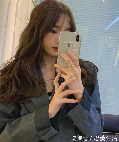 新发型|过年别乱烫头发,试试今年流行的“慵懒法式烫”,圆脸方脸都适合