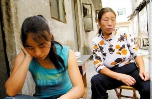 假带娃|有一种拖累叫“老人假带娃”,看起来很辛苦其实全凭嘴,太坑娃