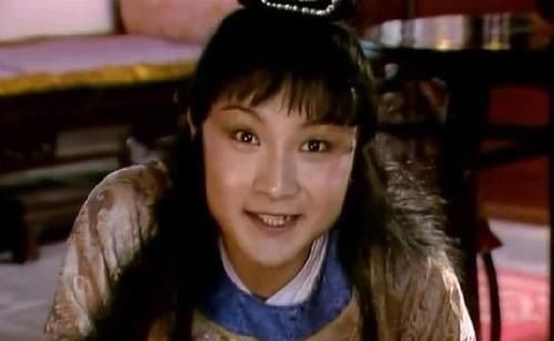 袭人！红楼梦：在麝月的眼皮底下，晴雯钻进宝玉的被窝取暖，为什么？