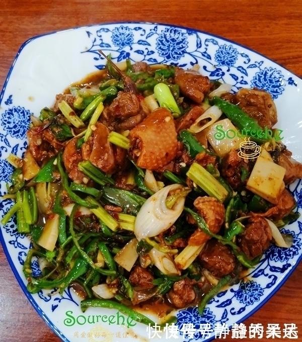 男友约吃饭,在路边的快餐店,三道菜家常菜98元,你看值不值