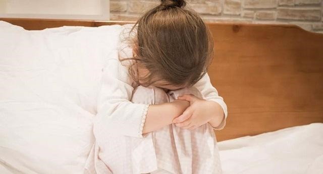 遗传因素|一个考99却很难过,一个刚及格还笑得开心,一家俩孩子咋差这么大